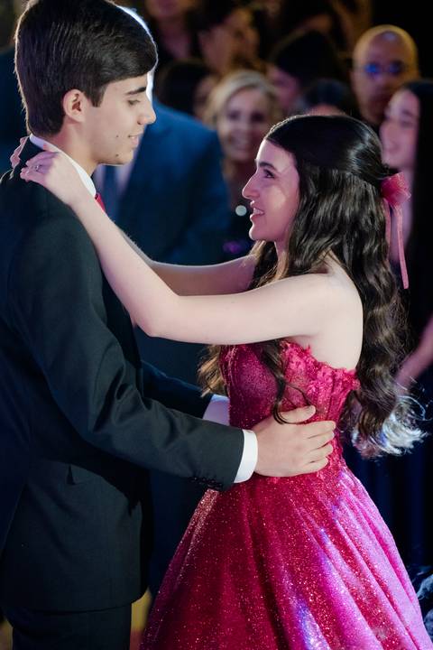 15 anos, debutante, festa de debutante, festa 15 anos Goiânia, ensaio debutante, decoração 15 anos, evento luxuoso, debutante elegante, fotografia 15 anos, festa feminina, produção debutante, aniversário 15 anos, festa luxo'