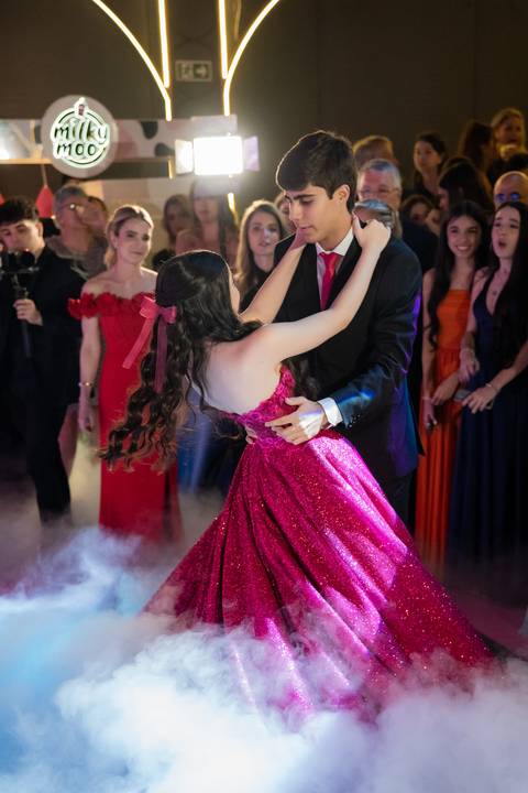 15 anos, debutante, festa de debutante, festa 15 anos Goiânia, ensaio debutante, decoração 15 anos, evento luxuoso, debutante elegante, fotografia 15 anos, festa feminina, produção debutante, aniversário 15 anos, festa luxo'