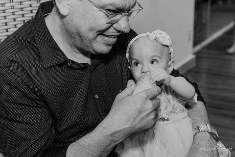 aniversario de 1 ano infantil de menina tema jardim encantado em casa no condomínio Vivares.  Festa com decoração, doces, brincadeiras, diversão, bolo, familia, fotografia de aniversario, fotografo infantil, fotografo em natal, festa de menina'