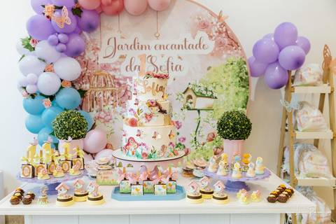aniversario de 1 ano infantil de menina tema jardim encantado em casa no condomínio Vivares.  Festa com decoração, doces, brincadeiras, diversão, bolo, familia, fotografia de aniversario, fotografo infantil, fotografo em natal, festa de menina'