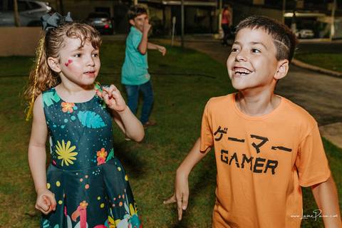 aniversario de 1 ano infantil de menina tema jardim encantado em casa no condomínio Vivares.  Festa com decoração, doces, brincadeiras, diversão, bolo, familia, fotografia de aniversario, fotografo infantil, fotografo em natal, festa de menina'