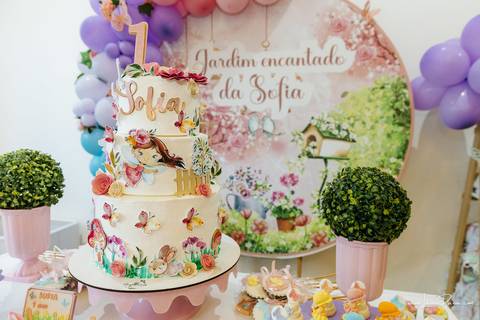 aniversario de 1 ano infantil de menina tema jardim encantado em casa no condomínio Vivares.  Festa com decoração, doces, brincadeiras, diversão, bolo, familia, fotografia de aniversario, fotografo infantil, fotografo em natal, festa de menina'