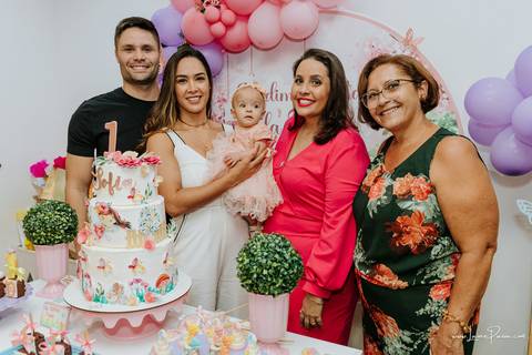 aniversario de 1 ano infantil de menina tema jardim encantado em casa no condomínio Vivares.  Festa com decoração, doces, brincadeiras, diversão, bolo, familia, fotografia de aniversario, fotografo infantil, fotografo em natal, festa de menina'