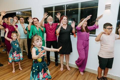 aniversario de 1 ano infantil de menina tema jardim encantado em casa no condomínio Vivares.  Festa com decoração, doces, brincadeiras, diversão, bolo, familia, fotografia de aniversario, fotografo infantil, fotografo em natal, festa de menina'
