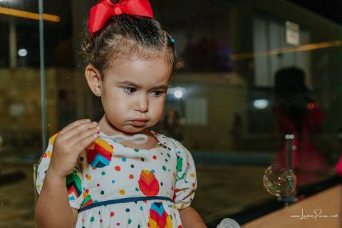 aniversario de 1 ano infantil de menina tema jardim encantado em casa no condomínio Vivares.  Festa com decoração, doces, brincadeiras, diversão, bolo, familia, fotografia de aniversario, fotografo infantil, fotografo em natal, festa de menina'