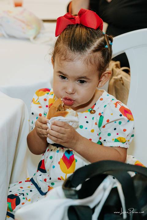 aniversario de 1 ano infantil de menina tema jardim encantado em casa no condomínio Vivares.  Festa com decoração, doces, brincadeiras, diversão, bolo, familia, fotografia de aniversario, fotografo infantil, fotografo em natal, festa de menina'