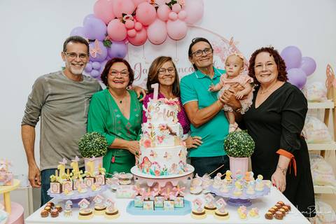 aniversario de 1 ano infantil de menina tema jardim encantado em casa no condomínio Vivares.  Festa com decoração, doces, brincadeiras, diversão, bolo, familia, fotografia de aniversario, fotografo infantil, fotografo em natal, festa de menina'