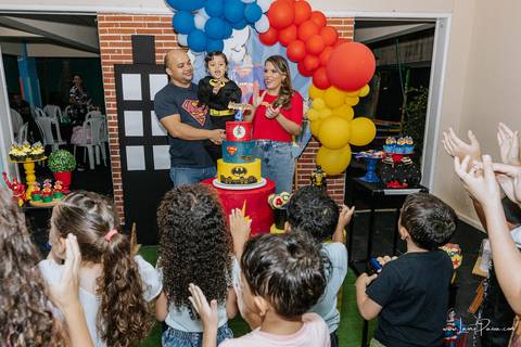 aniversario de 4 anos infantil de menino tema liga da justiça no Vila do brincar.  Festa com decoração, doces, brincadeiras, diversão, bolo, familia, fotografia de aniversario, fotografo infantil, fotografo em natal, festa de menino'