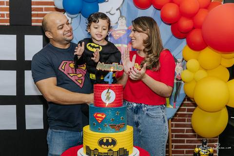 aniversario de 4 anos infantil de menino tema liga da justiça no Vila do brincar.  Festa com decoração, doces, brincadeiras, diversão, bolo, familia, fotografia de aniversario, fotografo infantil, fotografo em natal, festa de menino'