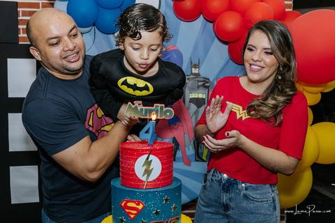 aniversario de 4 anos infantil de menino tema liga da justiça no Vila do brincar.  Festa com decoração, doces, brincadeiras, diversão, bolo, familia, fotografia de aniversario, fotografo infantil, fotografo em natal, festa de menino'
