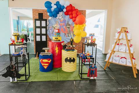 aniversario de 4 anos infantil de menino tema liga da justiça no Vila do brincar.  Festa com decoração, doces, brincadeiras, diversão, bolo, familia, fotografia de aniversario, fotografo infantil, fotografo em natal, festa de menino'