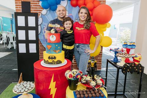 aniversario de 4 anos infantil de menino tema liga da justiça no Vila do brincar.  Festa com decoração, doces, brincadeiras, diversão, bolo, familia, fotografia de aniversario, fotografo infantil, fotografo em natal, festa de menino'