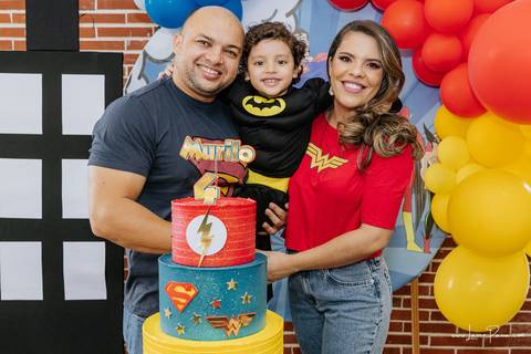 aniversario de 4 anos infantil de menino tema liga da justiça no Vila do brincar.  Festa com decoração, doces, brincadeiras, diversão, bolo, familia, fotografia de aniversario, fotografo infantil, fotografo em natal, festa de menino'