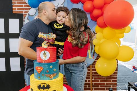 aniversario de 4 anos infantil de menino tema liga da justiça no Vila do brincar.  Festa com decoração, doces, brincadeiras, diversão, bolo, familia, fotografia de aniversario, fotografo infantil, fotografo em natal, festa de menino'