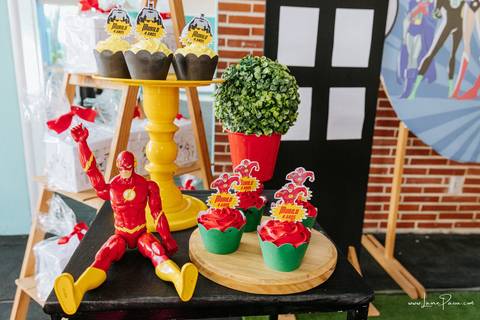 aniversario de 4 anos infantil de menino tema liga da justiça no Vila do brincar.  Festa com decoração, doces, brincadeiras, diversão, bolo, familia, fotografia de aniversario, fotografo infantil, fotografo em natal, festa de menino'
