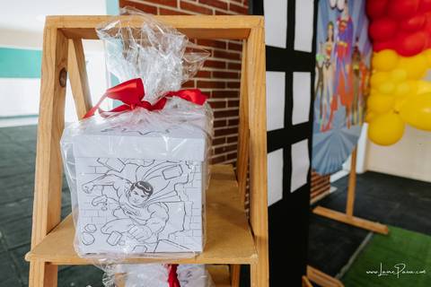 aniversario de 4 anos infantil de menino tema liga da justiça no Vila do brincar.  Festa com decoração, doces, brincadeiras, diversão, bolo, familia, fotografia de aniversario, fotografo infantil, fotografo em natal, festa de menino'