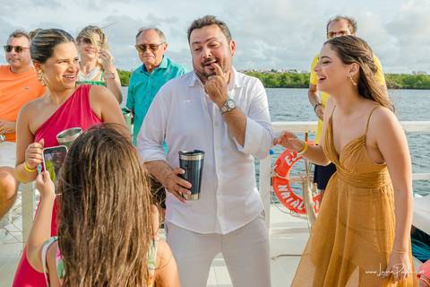 aniversario, 15 anos, em barco, litoral norte, natal, praia da redinha, fim de tarde, festa,  por do sol, diversão, decoracao, festa, amizade, familia, '