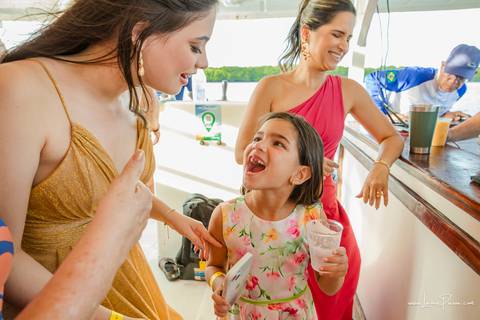 aniversario, 15 anos, em barco, litoral norte, natal, praia da redinha, fim de tarde, festa,  por do sol, diversão, decoracao, festa, amizade, familia, '