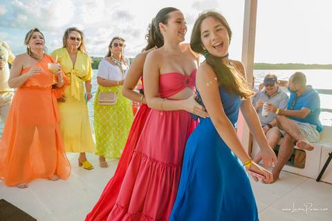 aniversario, 15 anos, em barco, litoral norte, natal, praia da redinha, fim de tarde, festa,  por do sol, diversão, decoracao, festa, amizade, familia, '