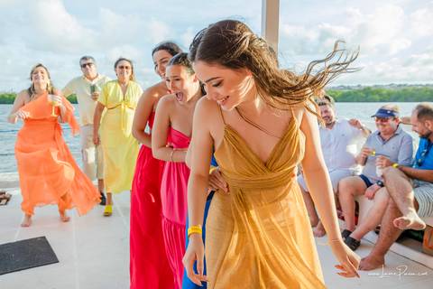 aniversario, 15 anos, em barco, litoral norte, natal, praia da redinha, fim de tarde, festa,  por do sol, diversão, decoracao, festa, amizade, familia, '