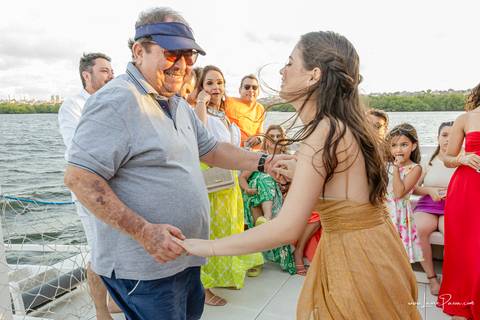 aniversario, 15 anos, em barco, litoral norte, natal, praia da redinha, fim de tarde, festa,  por do sol, diversão, decoracao, festa, amizade, familia, '