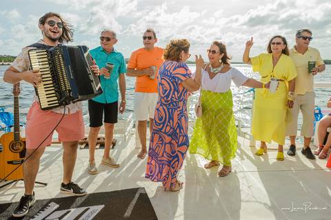 aniversario, 15 anos, em barco, litoral norte, natal, praia da redinha, fim de tarde, festa,  por do sol, diversão, decoracao, festa, amizade, familia, '