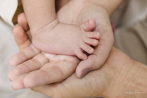 ensaio em estudio - fotografia infantil - maternidade - natal rn - pais de primeira viagem - fotos das mãos - bebe - primeiros dias - fotografo em natal - fotografo de familia - recem nascido - newborn - familia - pai - mae'