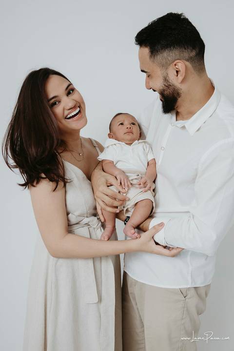 ensaio em estudio - fotografia infantil - maternidade - natal rn - pais de primeira viagem - fotos das mãos - bebe - primeiros dias - fotografo em natal - fotografo de familia - recem nascido - newborn - familia - pai - mae'