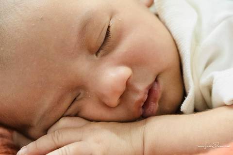 ensaio em estudio - fotografia infantil - maternidade - natal rn - pais de primeira viagem - fotos das mãos - bebe - primeiros dias - fotografo em natal - fotografo de familia - recem nascido - newborn - familia - pai - mae'