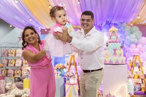 aniversario de 1 ano infantil de menina tema circo rosa,  Festa com decoração, doces, brincadeiras, diversão, bolo, familia, fotografia de aniversario, fotografo infantil, fotografo em natal, festa de menina'