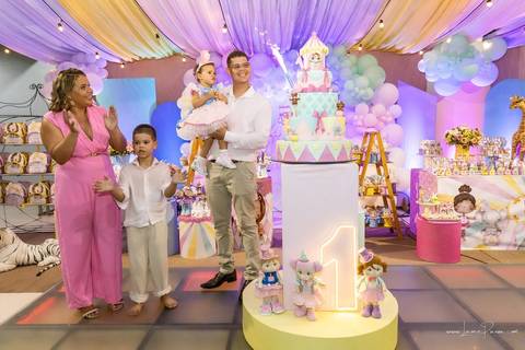 aniversario de 1 ano infantil de menina tema circo rosa,  Festa com decoração, doces, brincadeiras, diversão, bolo, familia, fotografia de aniversario, fotografo infantil, fotografo em natal, festa de menina'