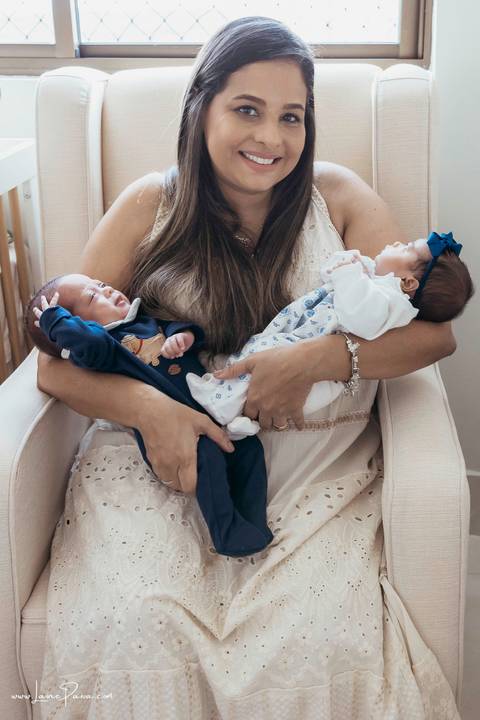 Ensaio newborn, em casa, recem nascido, quarto do bebe, irmãos, gemeos, casal, pais, fotografia de familia, foto em casa, quarto do bebe, decoração do quarto, ensaio de familia, fotografia newborn, primeiros dias, fotografo em natal, detalhes, '