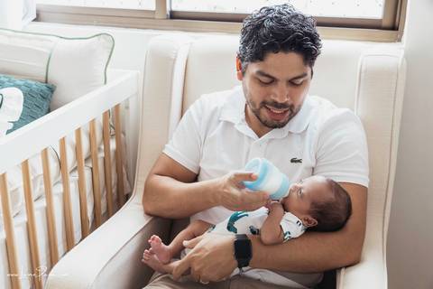 Ensaio newborn, em casa, recem nascido, quarto do bebe, irmãos, gemeos, casal, pais, fotografia de familia, foto em casa, quarto do bebe, decoração do quarto, ensaio de familia, fotografia newborn, primeiros dias, fotografo em natal, detalhes, '