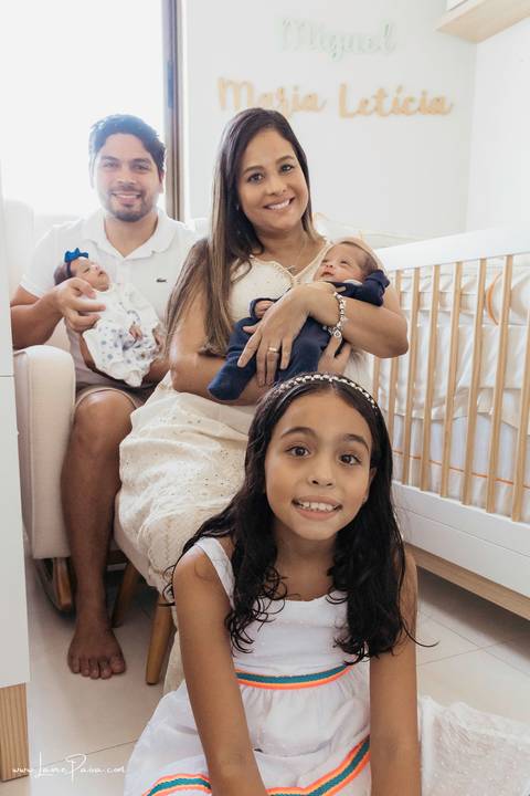 Ensaio newborn, em casa, recem nascido, quarto do bebe, irmãos, gemeos, casal, pais, fotografia de familia, foto em casa, quarto do bebe, decoração do quarto, ensaio de familia, fotografia newborn, primeiros dias, fotografo em natal, detalhes, '