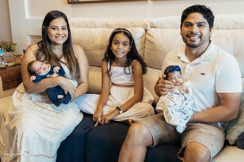 Ensaio newborn, em casa, recem nascido, quarto do bebe, irmãos, gemeos, casal, pais, fotografia de familia, foto em casa, quarto do bebe, decoração do quarto, ensaio de familia, fotografia newborn, primeiros dias, fotografo em natal, detalhes, '