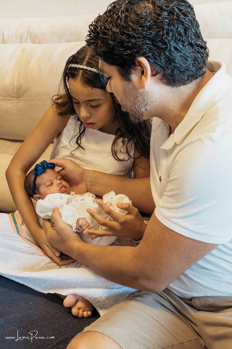 Ensaio newborn, em casa, recem nascido, quarto do bebe, irmãos, gemeos, casal, pais, fotografia de familia, foto em casa, quarto do bebe, decoração do quarto, ensaio de familia, fotografia newborn, primeiros dias, fotografo em natal, detalhes, '