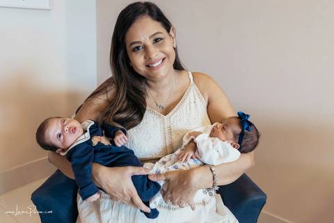 Ensaio newborn, em casa, recem nascido, quarto do bebe, irmãos, gemeos, casal, pais, fotografia de familia, foto em casa, quarto do bebe, decoração do quarto, ensaio de familia, fotografia newborn, primeiros dias, fotografo em natal, detalhes, '