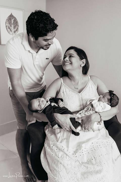 Ensaio newborn, em casa, recem nascido, quarto do bebe, irmãos, gemeos, casal, pais, fotografia de familia, foto em casa, quarto do bebe, decoração do quarto, ensaio de familia, fotografia newborn, primeiros dias, fotografo em natal, detalhes, '