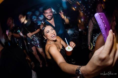 aniversario de 40 anos, tema boate, Chaplin Recepções, Algodão doce Cerimonial,  Banda Som e Balanço , Sax in the House, bolo, familia, fotografia de aniversario, festa, fotografo em natal, amigos, aniversario de adulto, moda, looks, club, night, gay'