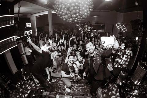 aniversario de 40 anos, tema boate, Chaplin Recepções, Algodão doce Cerimonial,  Banda Som e Balanço , Sax in the House, bolo, familia, fotografia de aniversario, festa, fotografo em natal, amigos, aniversario de adulto, moda, looks, club, night, gay'