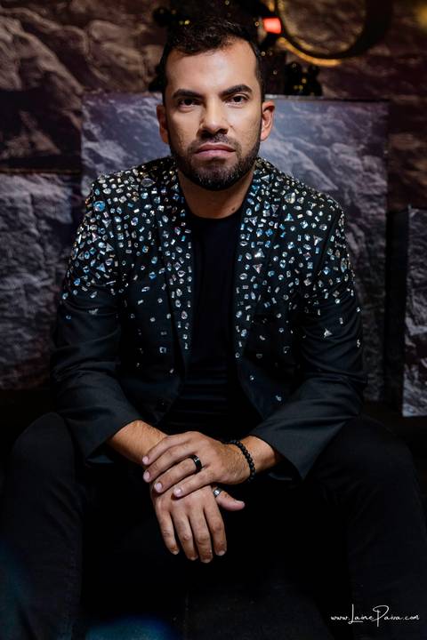 aniversario de 40 anos, tema boate, Chaplin Recepções, Algodão doce Cerimonial,  Banda Som e Balanço , Sax in the House, bolo, familia, fotografia de aniversario, festa, fotografo em natal, amigos, aniversario de adulto, moda, looks, club, night, gay'