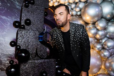 aniversario de 40 anos, tema boate, Chaplin Recepções, Algodão doce Cerimonial,  Banda Som e Balanço , Sax in the House, bolo, familia, fotografia de aniversario, festa, fotografo em natal, amigos, aniversario de adulto, moda, looks, club, night, gay'