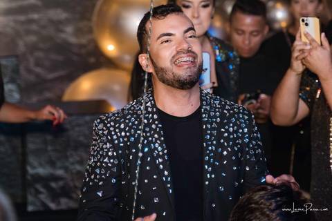 aniversario de 40 anos, tema boate, Chaplin Recepções, Algodão doce Cerimonial,  Banda Som e Balanço , Sax in the House, bolo, familia, fotografia de aniversario, festa, fotografo em natal, amigos, aniversario de adulto, moda, looks, club, night, gay'