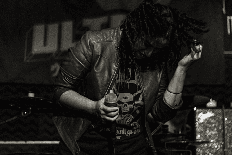 Banda ultra 77 no armazém 77 localizado na zona leste da capital de são paulo. renata movimento de dança meio.'