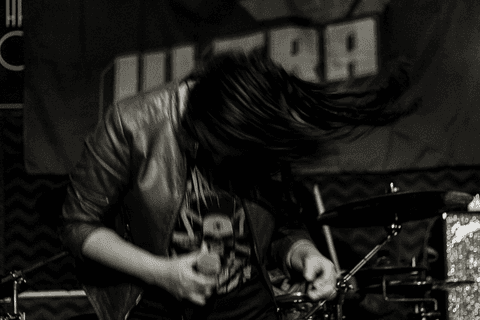 Banda ultra 77 no armazém 77 localizado na zona leste da capital de são paulo. renata movimento de dança final.'