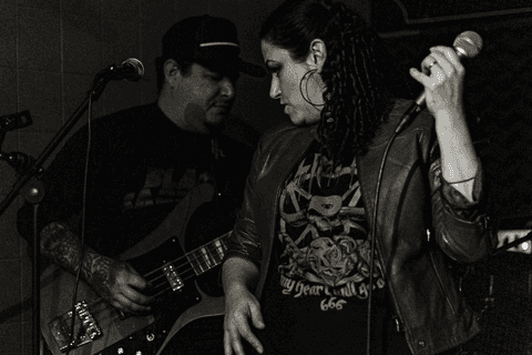 Banda ultra 77 no armazém 77 localizado na zona leste da capital de são paulo. renata dançando com markus.'