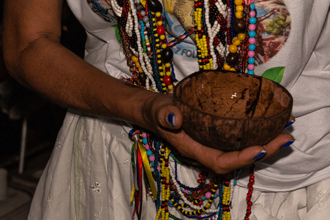 Muitas guias e objetos que agregam aos rituais.'