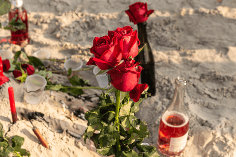 Rosas, champanhe. Oferendas às entidades do terreiro.'