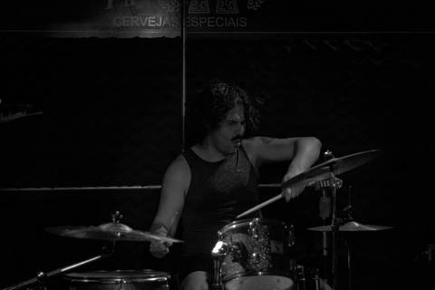 Show da ultra 77 no Armazém 77 baterista Eduardo'