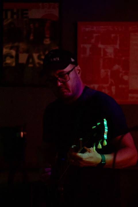 Show da ultra 77 no Armazém 77 Enio tocando baixo'